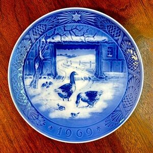 Royal Copenhagen 1969 “In the Old Farmyard” Vintage Christmas Plate